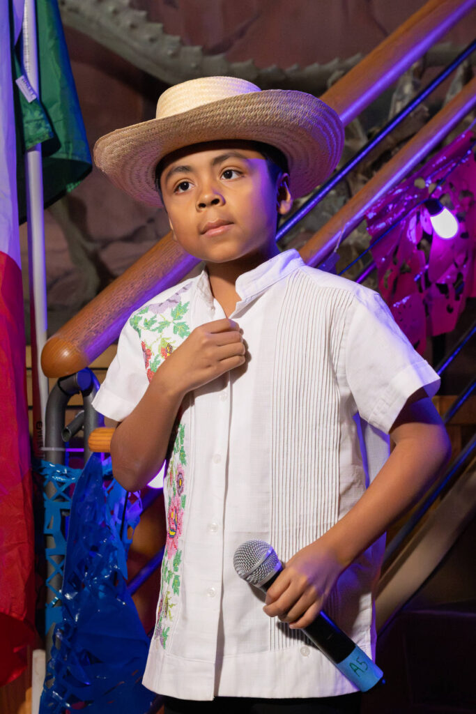 una joven cantante a la que fotografiamos en un evento